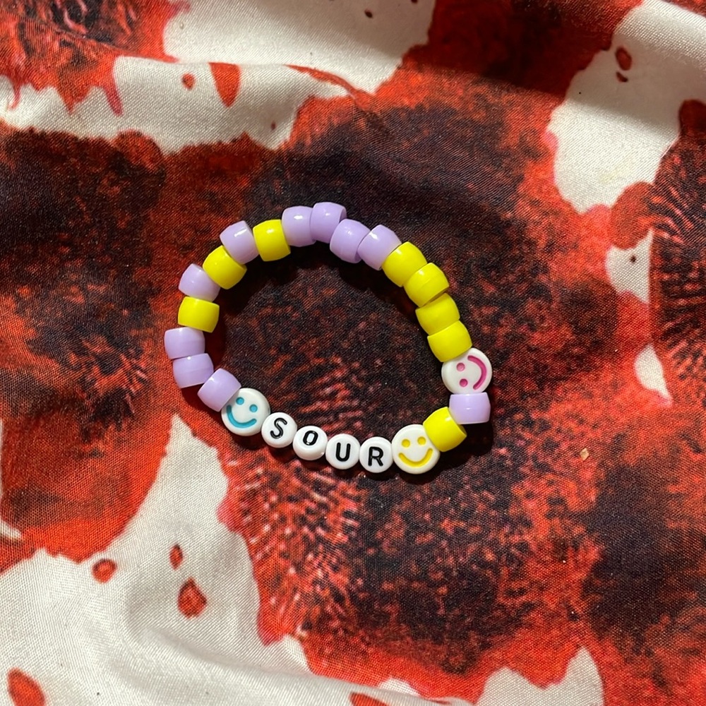 Olivia Rodrigo sour bracelet